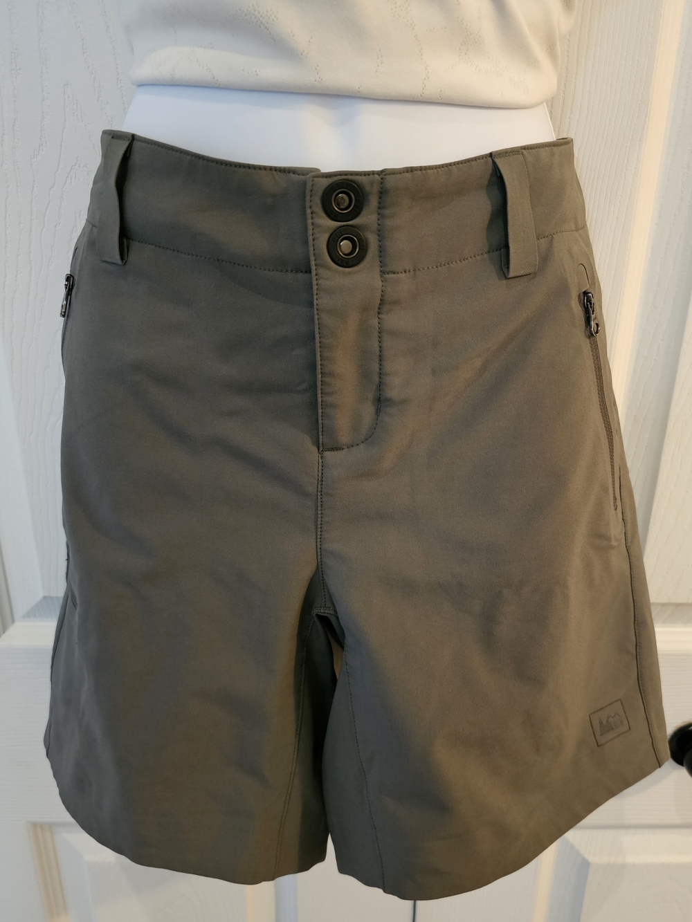 REI Co-op Women’s Olive Green Hiking Shorts Stretch Zip Pockets - Size 10
